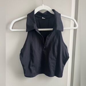 Women’s Old Navy Sleeveless Collared Athletic Top in Black - Size small